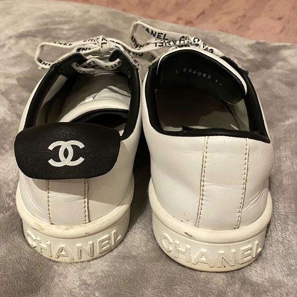 Chanel Weekender Sneaker - Picture 5 of 9